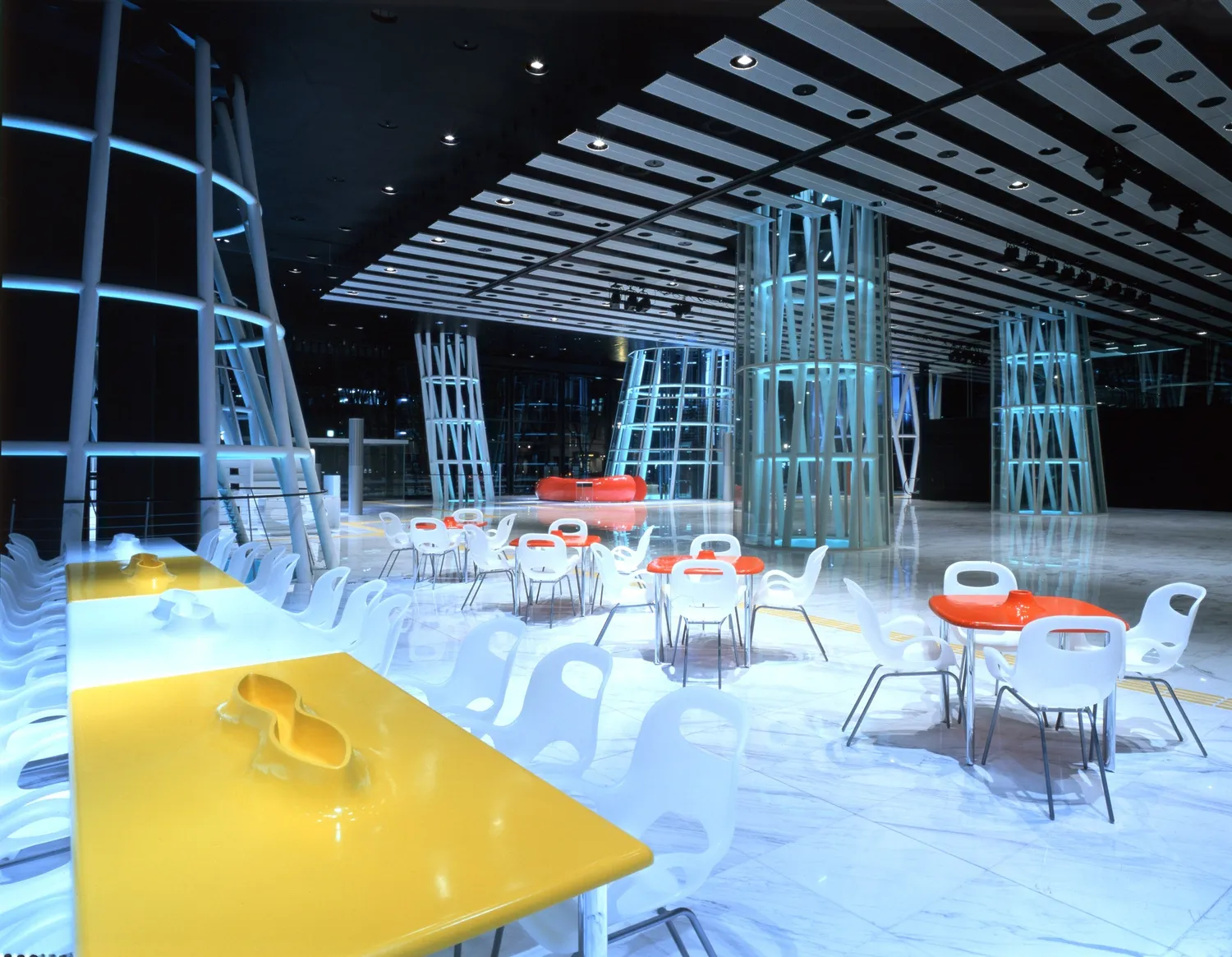Gestalten Sensual Optimism Designmonografie Karim Rashid