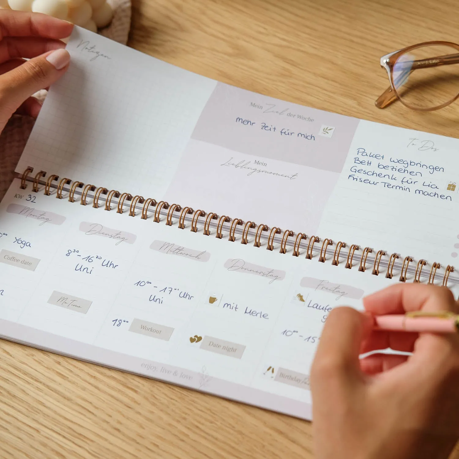 MINTKIND kind of hazel Tischkalender undatiert Beige mit Sprüchen
