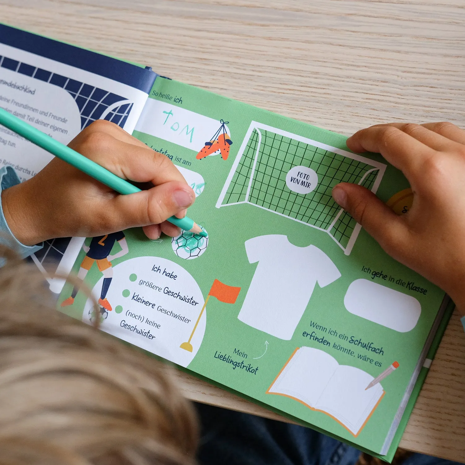 MINTKIND Freundebuch Schule Fußball Freundebuch 96 Seiten