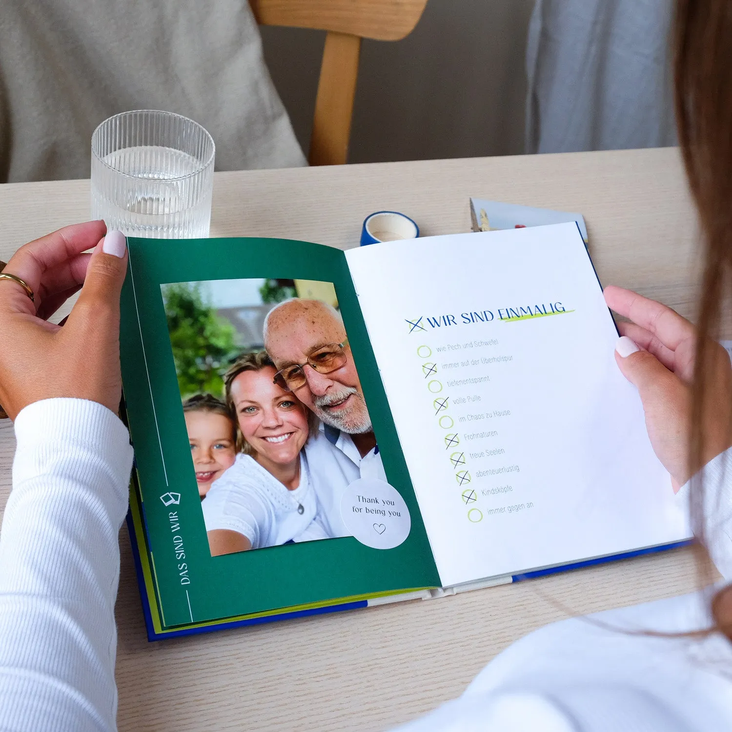 MINTKIND Papa Buch zum Ausfüllen Geschenkbuch mit Sticker