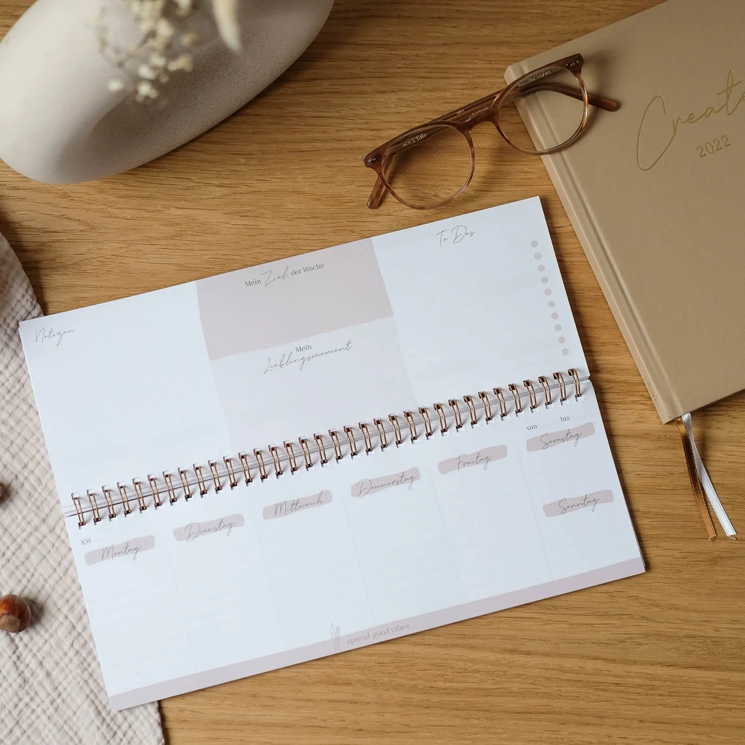 MINTKIND kind of hazel Tischkalender undatiert Beige mit Sprüchen