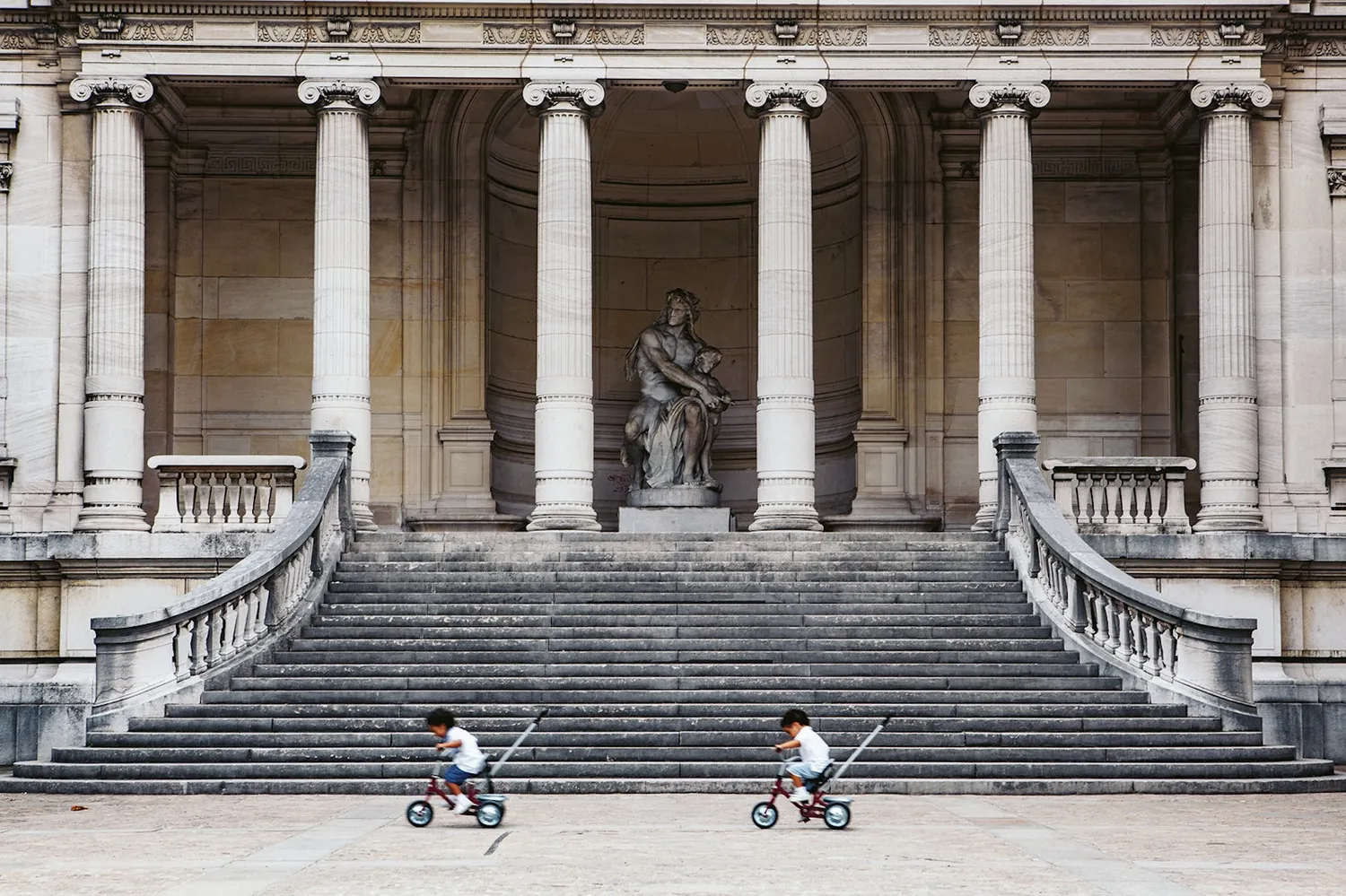 Gestalten Streets of Paris Bildband Paperback Parisfotos