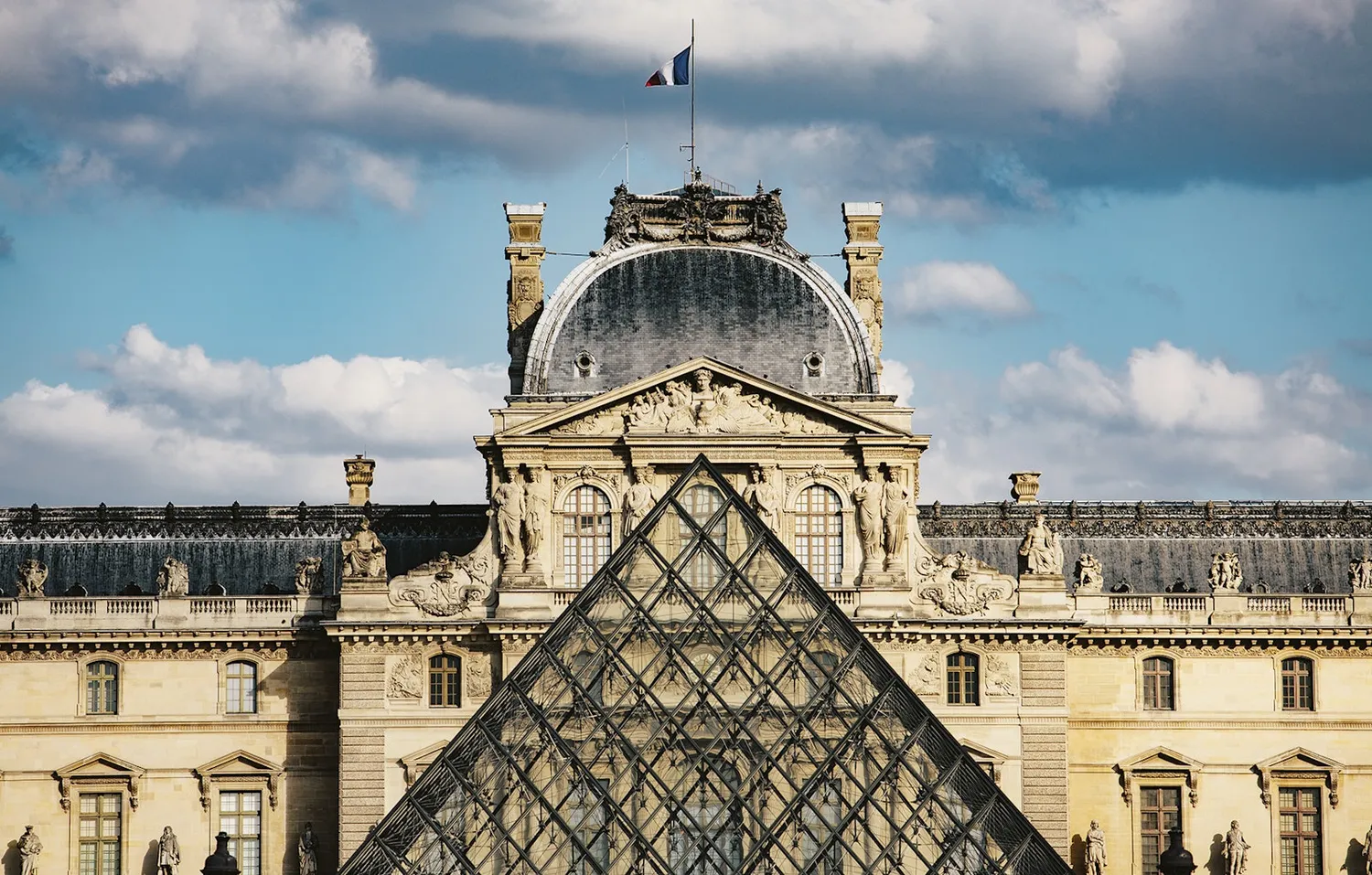 Gestalten Streets of Paris Bildband Paperback Parisfotos