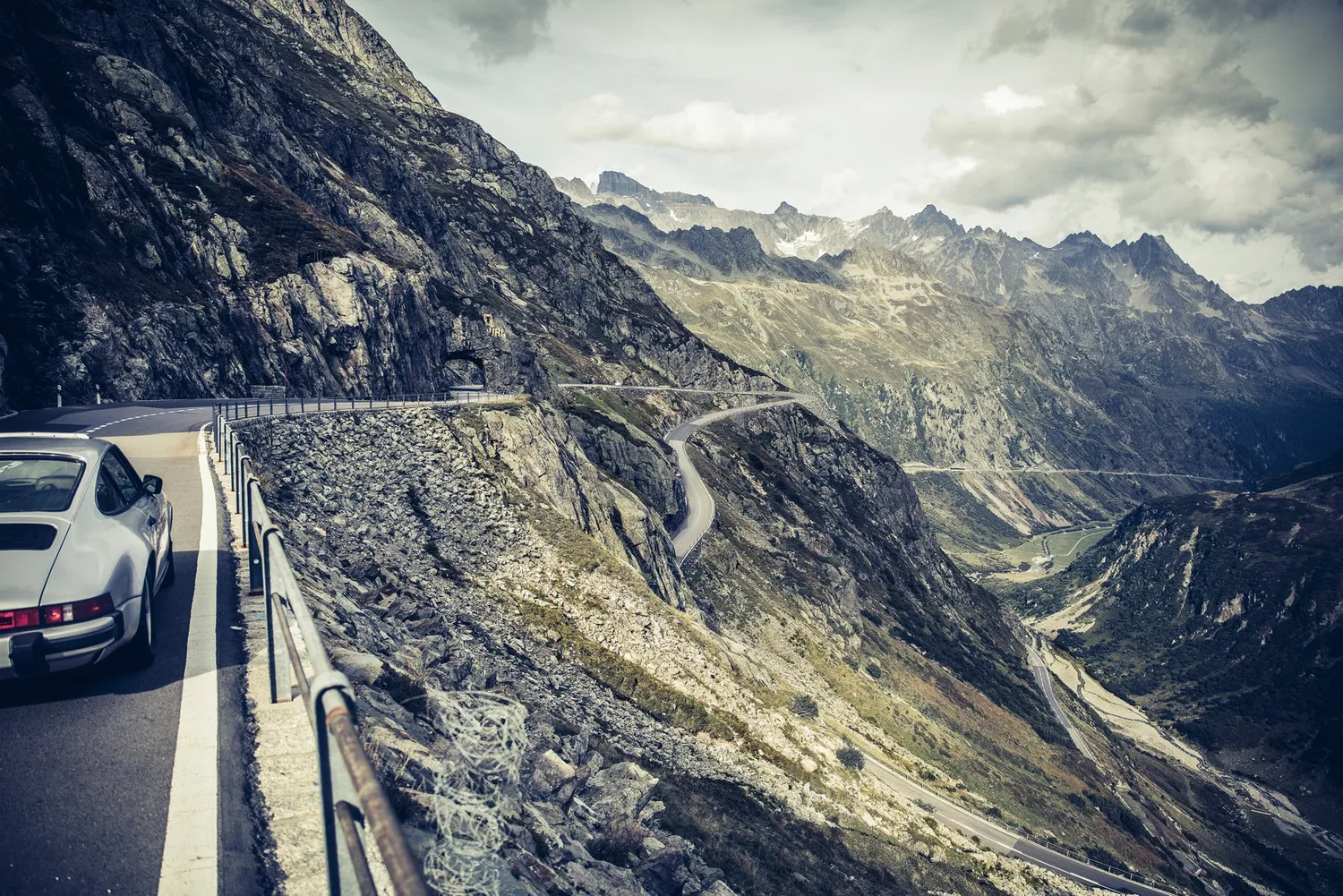 Porsche Escapes Bildband deutsche Ausgabe Alpenpässe