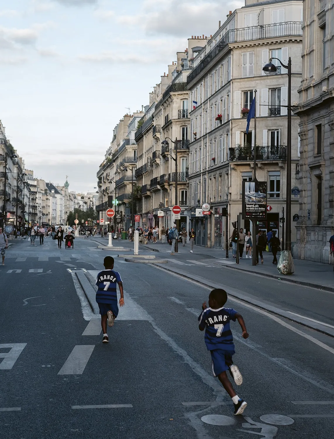 Gestalten Streets of Paris Bildband Paperback Parisfotos