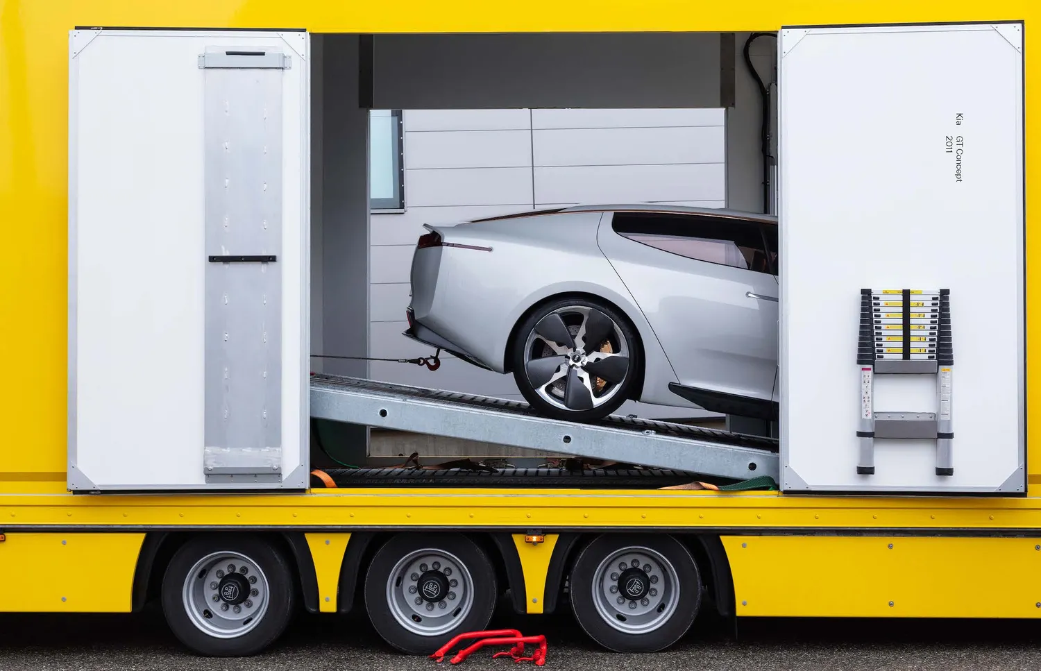 Gestalten Roots and Wings Peter Schreyer Bildband Auto