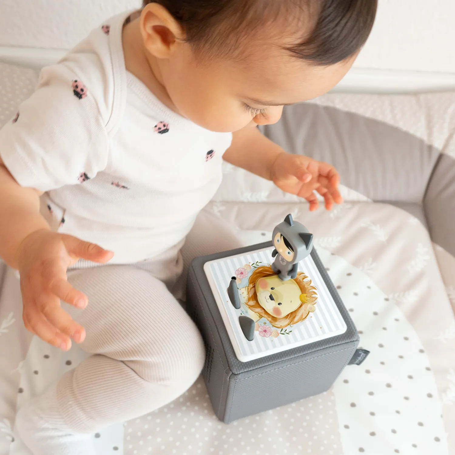 MeinBaby123 Toniebox Schutzfolie Sticker Löwe Krone hellblau