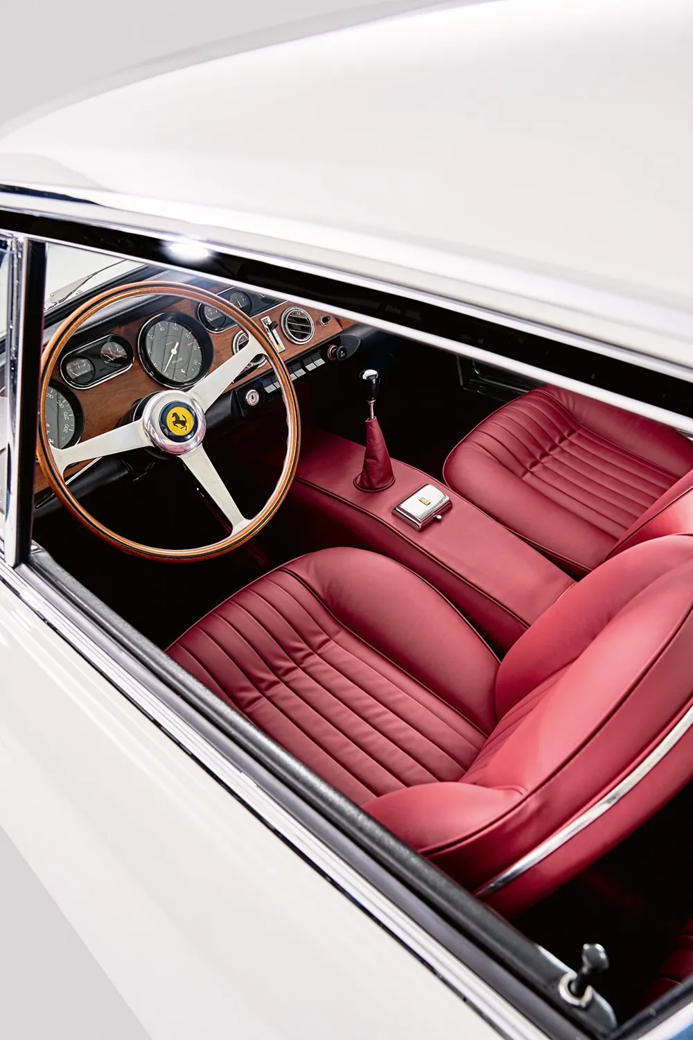 teNeues From Scratch Ferrari 330 GT Bildband Restaurierung