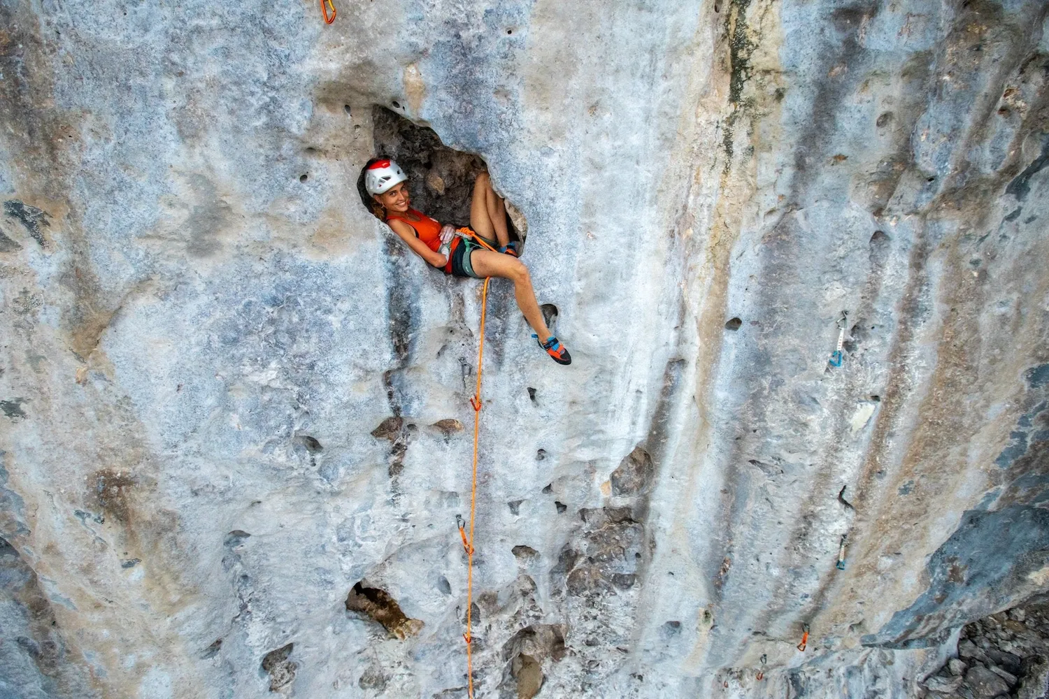 Gestalten Cliffhanger Bildband Klettern zweisprachig