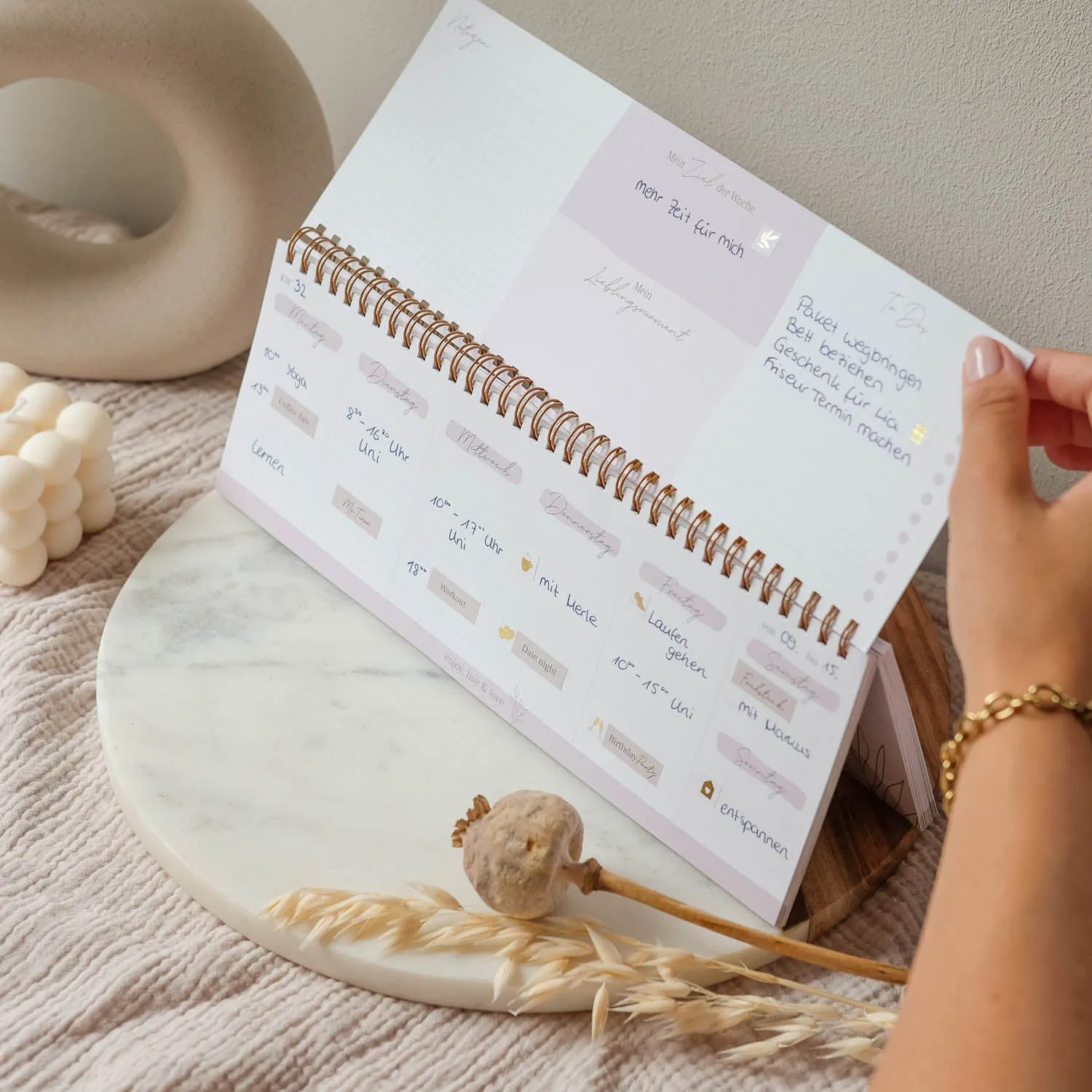 MINTKIND kind of hazel Tischkalender undatiert Beige mit Sprüchen