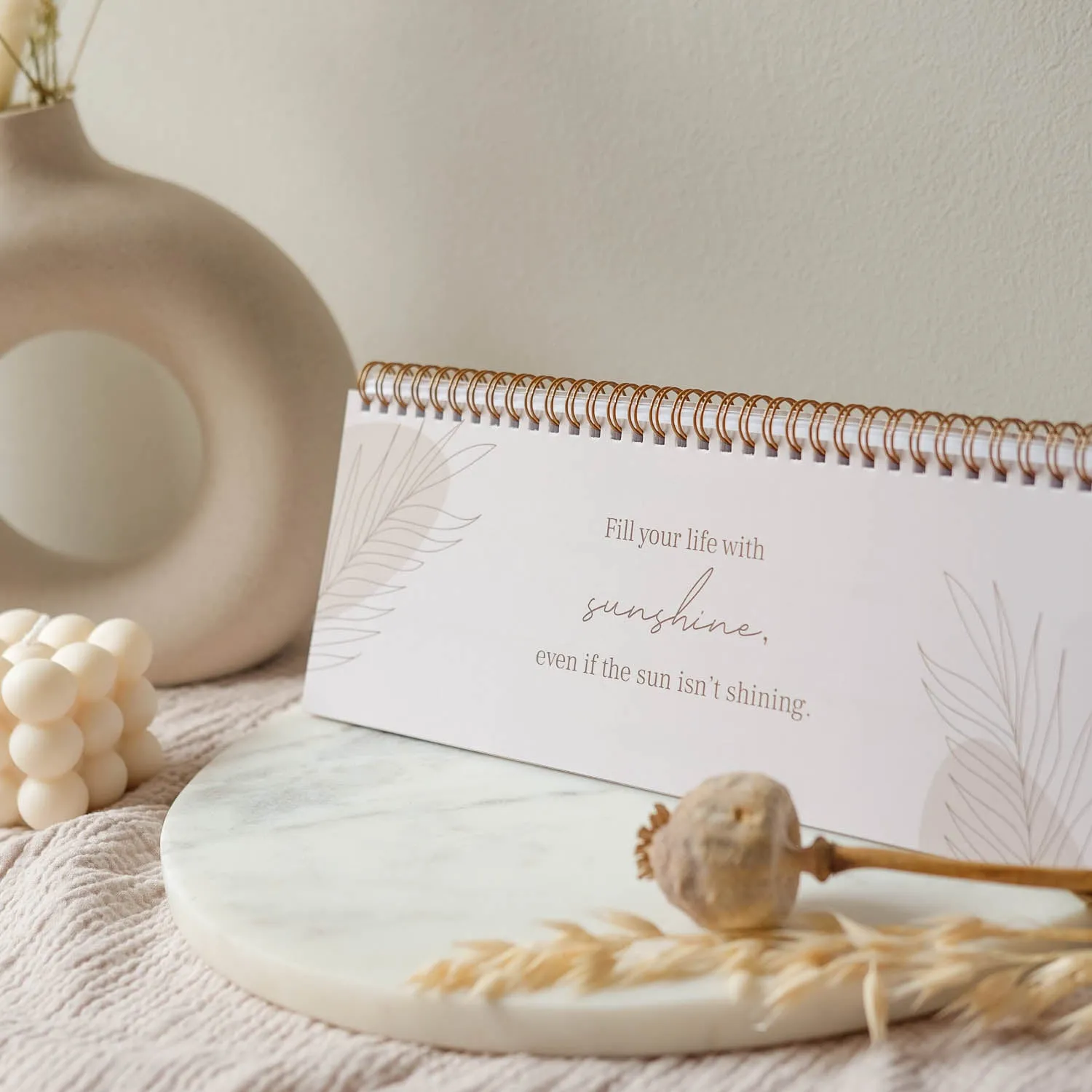 MINTKIND kind of hazel Tischkalender undatiert Beige mit Sprüchen